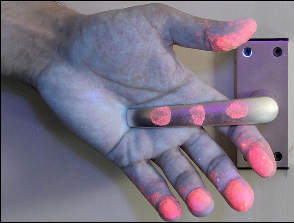 img2003 Výuka dezinfekce rukou: UV Glow prášek - modrý, pro použití s UV-A lampami
